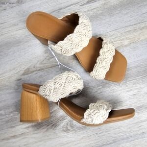 New Universal Thread Boho Macamre Block Heel Sandal